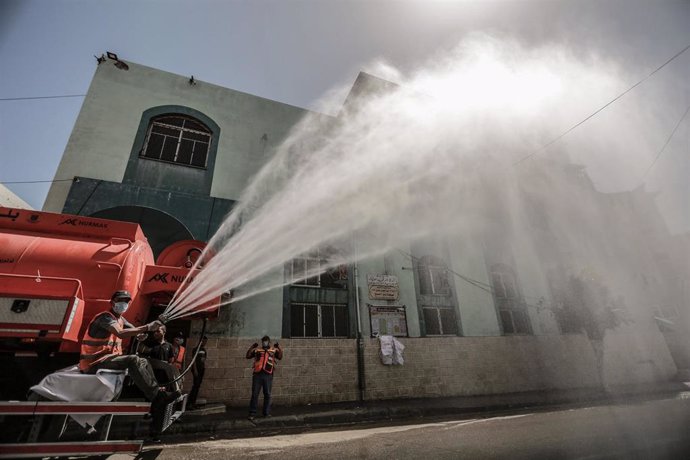 Trabajos de desinfección en la Franja de Gaza durante la pandemia de coronavirus