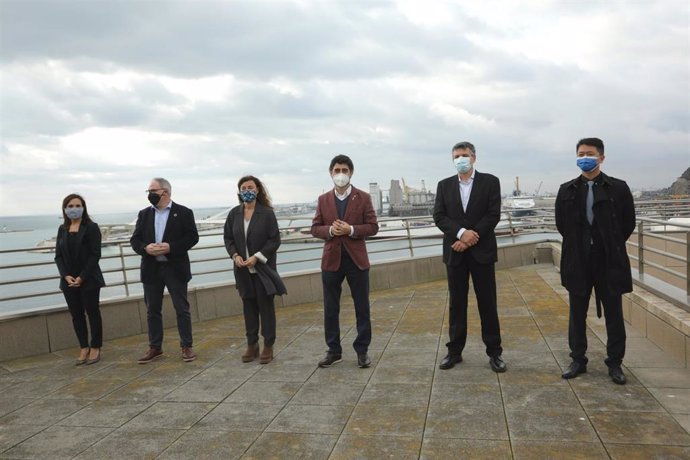 Directora territorial de Vodafone, Laura Molist; el director 5G de MWCB, Eduard Martín; la presidenta del Port de Barcelona, Merc Conesa; el conseller Jordi Puigneró el director d'IBM Catalunya, Marc Estapé; i el director regional de Huawei Vicente Zho