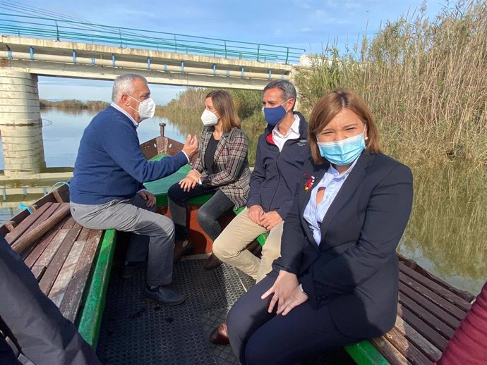 La presidenta del Partido Popular de la Comunitat Valenciana, Isabel Bonig, visita L'Albufera