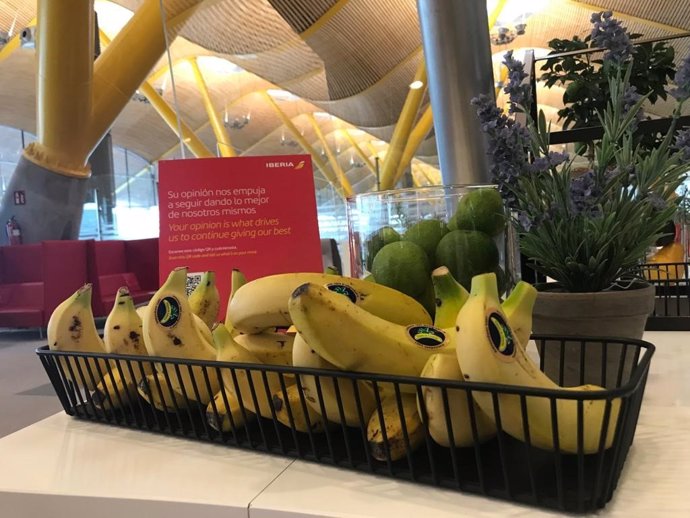 Plátano de Canarias en la sala VIP de Iberia en el aeropuerto de Barajas