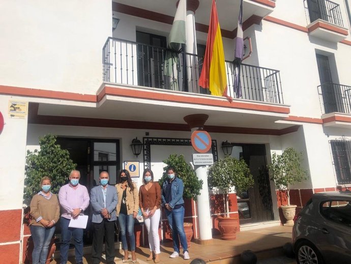 La delegada territorial de Turismo, Regeneración, Justicia y Administración Local en Málaga, Nuria Rodríguez, visita Almogía y se reúne con el alcalde, Cristóbal Torreblanca