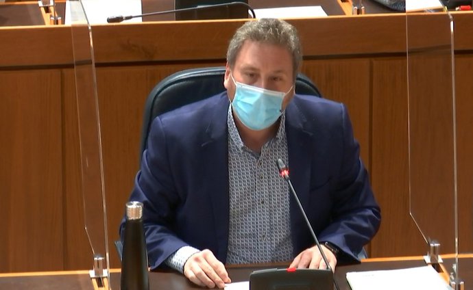 El consejero de Vertebración del Territorio, José Luis Soro, en las Cortes.