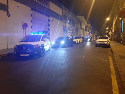 submarino Decepcionado Derecho La Policía Local de Las Palmas de Gran Canaria denuncia a 81 personas sin  mascarillas en el barrio de Las Torres