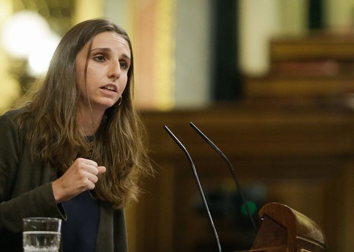 La diputada de Unidas Podemos en el Congreso por Baleares Lucía Muñoz en una intervención en el pleno.