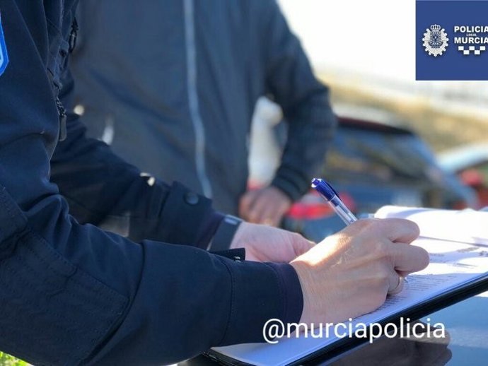 Sucesos.- Denunciados 11 aparcacoches en Murcia y detenido uno de ellos por infringir la Ley de Extranjería