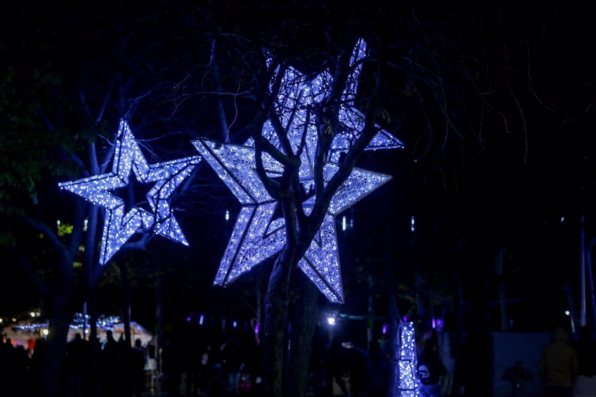 Badalona (Barcelona) encara la Navidad con iluminación y los Reyes en