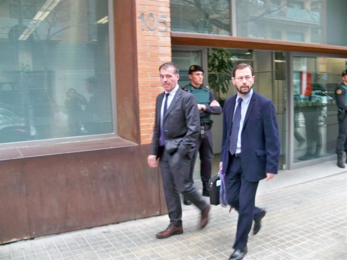 Los fiscales José Grinda y Fernando Bermejo saliendo del registro de Bimsa
