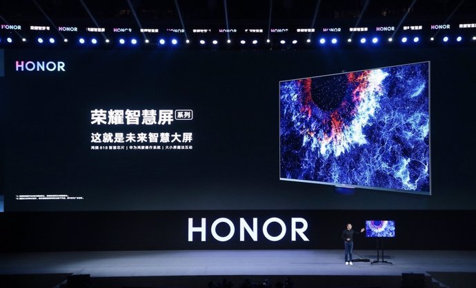 El presidente de Honor, George Zhao, presenta la pantalla inteligente Honor Vision en la conferencia anual de desarrolladores de Huawei 2019