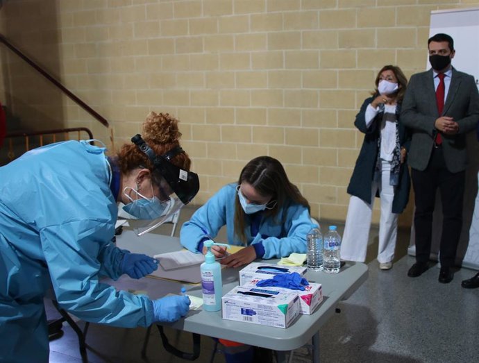 Botella, durante el cribado masivo del Covid realizado en Córdoba.