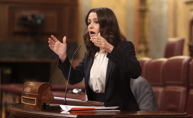 La presidenta de Ciudadanos, Inés Arrimadas, en la tribuna del Congreso de los Diputados.