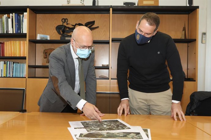 El consejero Ciriza y el alcalde de la Cendea de Galar, Óscar Amoztegui