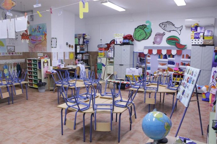Imagen de archivo de unas aulas escolares vacías. 