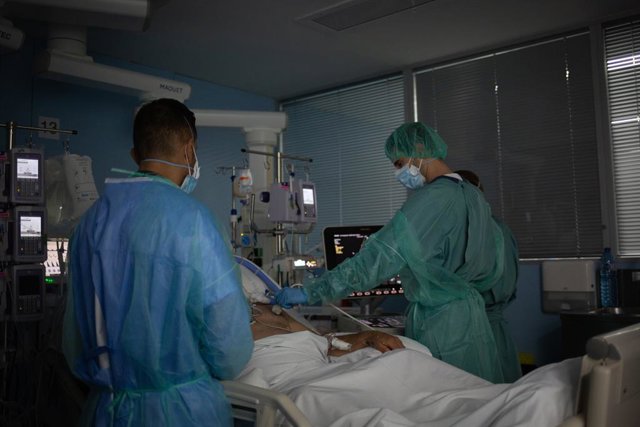Unitat de vigilància intensiva de l'Hospital de la Santa Creu i Sant Pau (Arxiu).