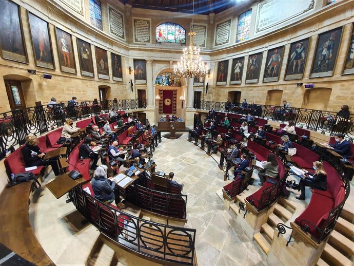 Pleno de las Juntas Generales de Bizkaia en la Casa de Juntas en Gernika