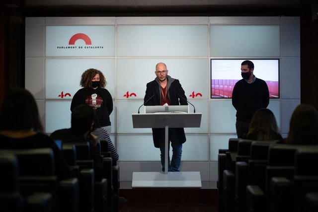 Un dels acusats per les protestes de l'aniversari de l'1-O, Adrián Sas, intervé en una roda de premsa de JxCat, ERC, els comuns i la CUP. Barcelona, Catalunya, (Espanya), 11 de novembre del 2020. 