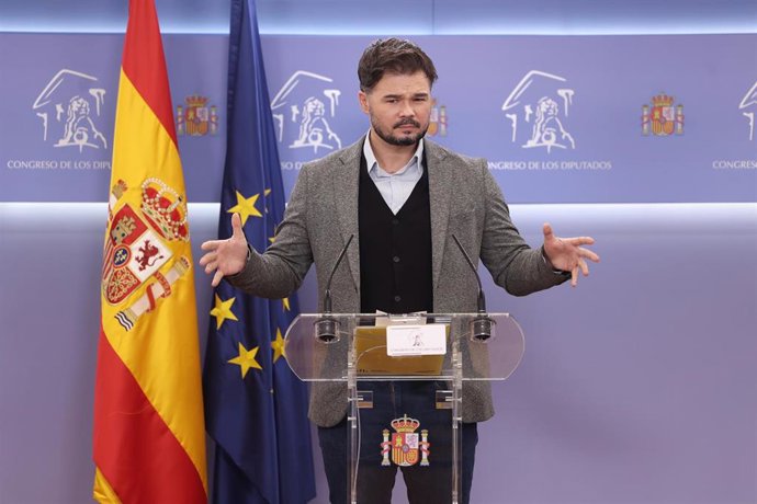 El portavoz del grupo de Esquerra Republicana (ERC) en el Congreso, Gabriel Rufián, interviene en la rueda de prensa