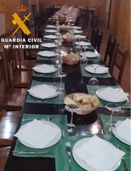 Bodega preparada para la celebración de un banquete con 40 comensales en Boecillo (Valladolid).