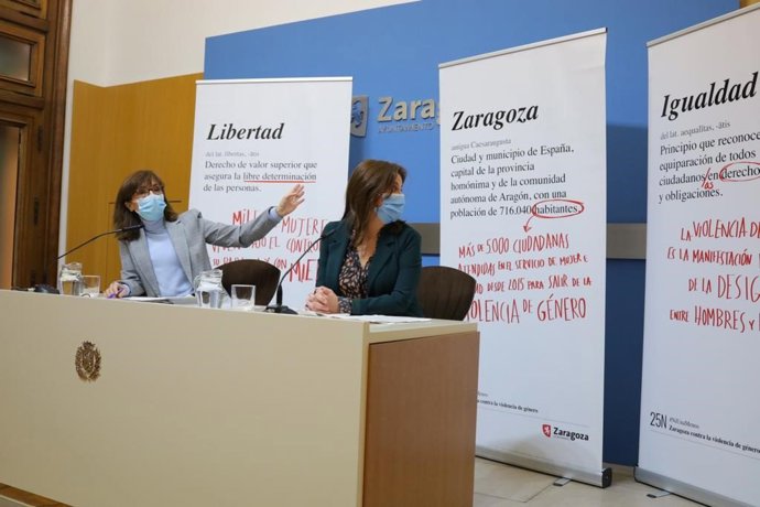 La concejala de Mujer, Igualdad y Juventud, María Antoñanzas, y la jefa del Servicio de Igualdad, Ana Gaspar, presentan la nueva campaña de concienciación del 25 de noviembre, Día Internacional contra la violencia de género