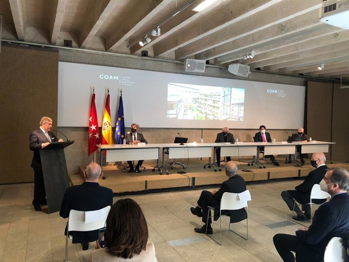 Toma de posesión del nuevo decano del COAM, Sigfrido Herráez.