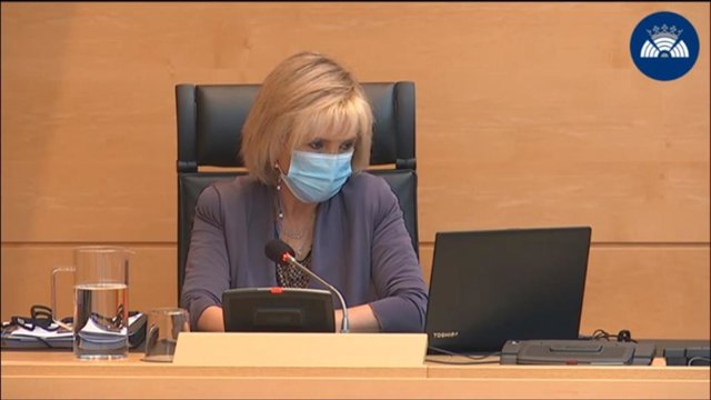 La consejera de Sanidad, Verónica Casado, comparece en la Comisión de Sanidad de las Cortes.
