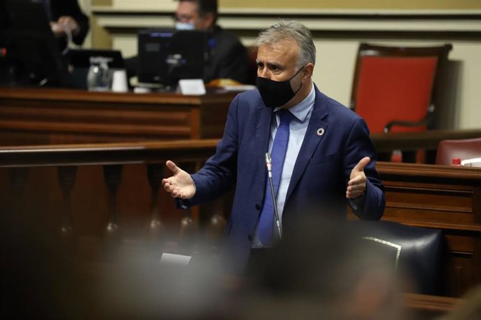 El presidente de Canarias, Ángel Víctor Torres, en la sesión de control del Parlamento