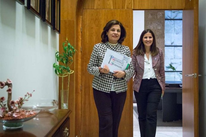 Blanco-Morales y Gil Rosiña en la presentación de los PGEx 2020, en una foto de archivo