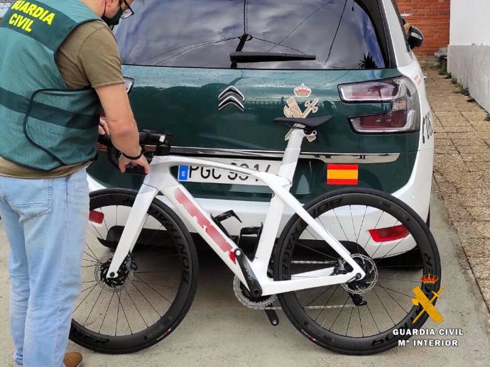 Nota De Prensa La Guardia Civil Investiga A Tres Personas Por El Hurto De Una Bicicleta Valorada En Más De 4000