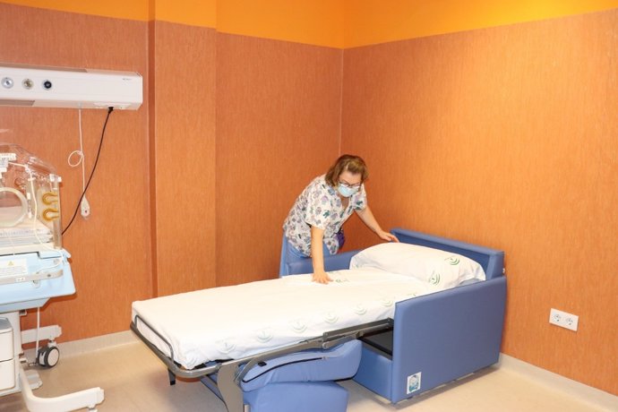 'El Sillón Azul' Extendido Para El Descanso Del Progenitor En Pediatría Del Hospital Universitario Juan Ramón Jiménez De Huelva.