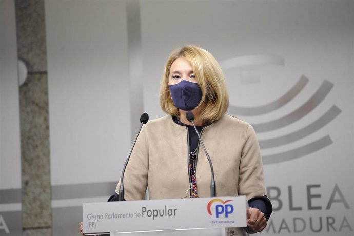 La portavoz del Grupo Parlamentario Popular, Cristina Teniente, en la rueda de prensa tras la Junta de Portavoces