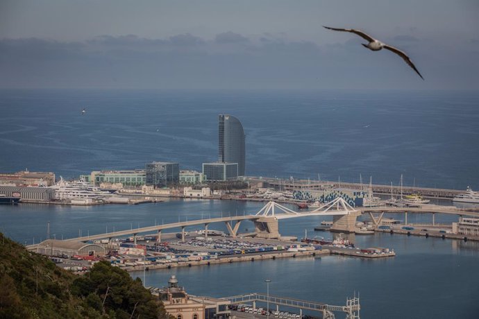 Vista aérea del área PIF del Puerto de Barcelona que la UME desinfectará en el marco de la operación de lucha contra la propagación del coronavirus, en Barcelona/Catalunya (España) a 20 de marzo de 2020.