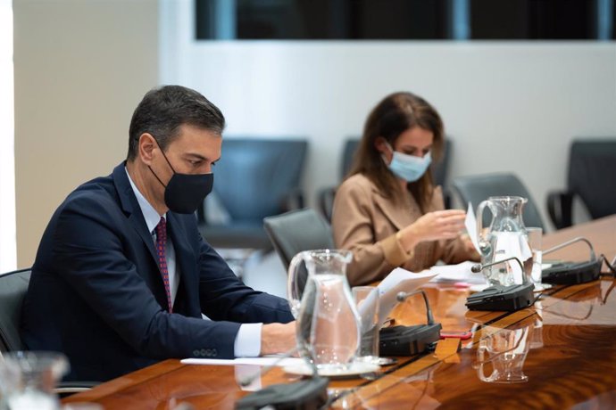 El presidente del Gobierno, Pedro Sánchez, preside la reunión del Comité de Seguimiento del Coronavirus, en el Complejo de la Moncloa, Madrid (España), a 16 de noviembre de 2020.