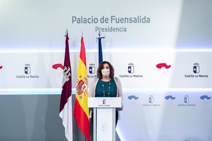La consejera de Economía, Empresas y Empleo, Patricia Franco, en rueda de prensa en el Palacio de Fuensalida