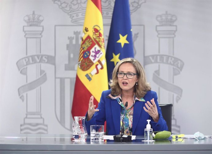 La vicepresidenta y ministra de Asuntos Económicos y Digitalización, Nadia Calviño, comparece en rueda de prensa posterior al Consejo de ministros en Moncloa, Madrid (España).