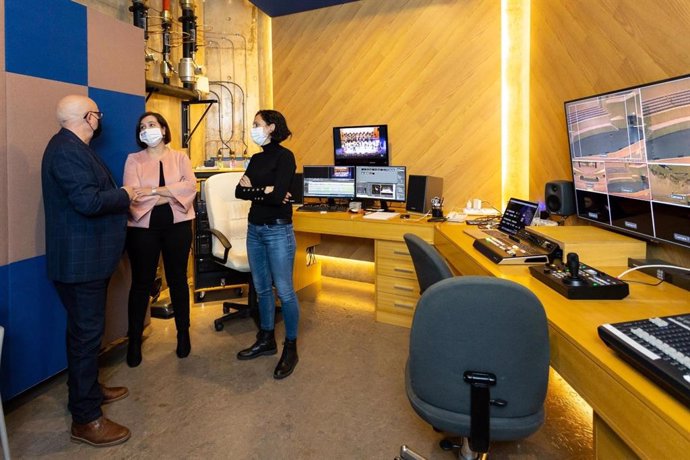 La vicealcaldesa y consejera municipal de Cultura, Sara Fernández, visita el sistema de digitalización audiovisual del Auditorio