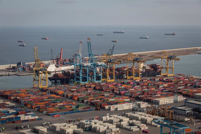 Vista aérea del área PIF del Puerto de Barcelona, en Barcelona, Catalunya, (España), a 20 de marzo de 2020.