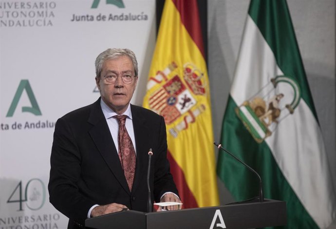 El consejero de Transformación Económica, Industria, Conocimiento y Universidades, Rogelio Velasco, durante la rueda de prensa posterior al Consejo de Gobierno de la Junta de Andalucía. En Sevilla, (Andalucía, España), a 17 de noviembre de 2020.