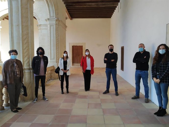 Representantes de la Conselleria de Salud y el Ayuntamiento de Manacor.