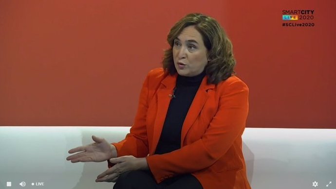 L'alcaldessa de Barcelona, Ada Colau, durant una entrevista en el congrés Smart City Expo