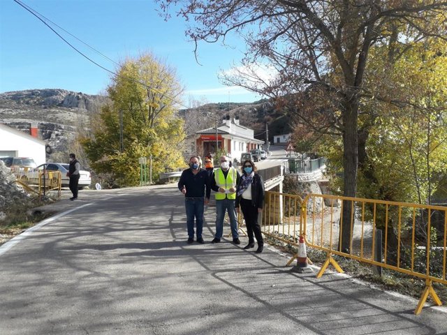 Visita a la actuación en la travesía de Pontones.