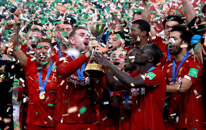 21 December 2019, Qatar, Doha: Liverpool players celebrate with the trophy after the FIFA Club World Cup soccer final match between Liverpool and Flamengo at the Khalifa International Stadium. Photo: Adam Davy/PA Wire/dpa