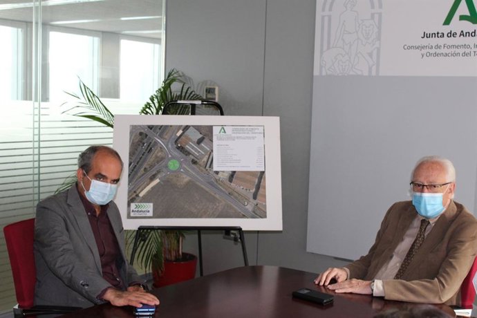 Reunión sobre obras en el acceso a Arahal desde la A-92