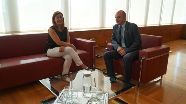 La presidenta del Govern, Francina Armengol, y el presidente del Consell de Ibiza, Vicent Marí. Archivo.