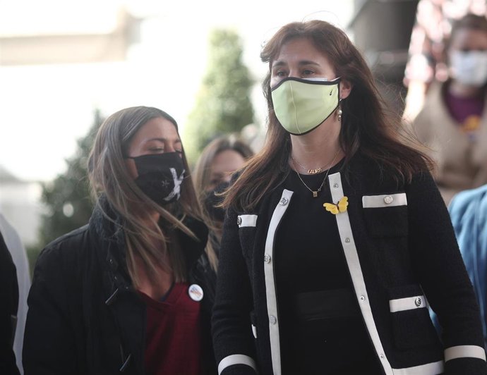 La portavoz de JxCat, Laura Borrás (d)