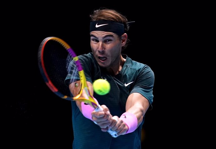 17 November 2020, England, London: Spanish tennis player Rafael Nadal in action against Austria's Dominic Thiem during their men's singles group stage match of the ATP World Tour Finals tennis tournament at the O2 Arena. Photo: John Walton/PA Wire/dpa