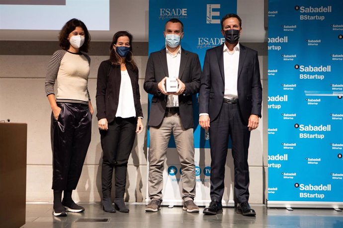 Psious recibe el premio a la mejor 'Startup' del Año, otorgado por Esade Alumni y BStartup.