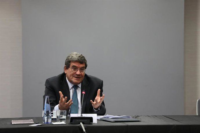 El ministro de Inclusión, Seguridad Social y Migraciones, José Luis Escrivá, interviene en un desayuno informativo organizado por el American Business Council en la Universidad Europea, en el Campus de Alcobendas, Madrid (España), a 4 de noviembre de 20