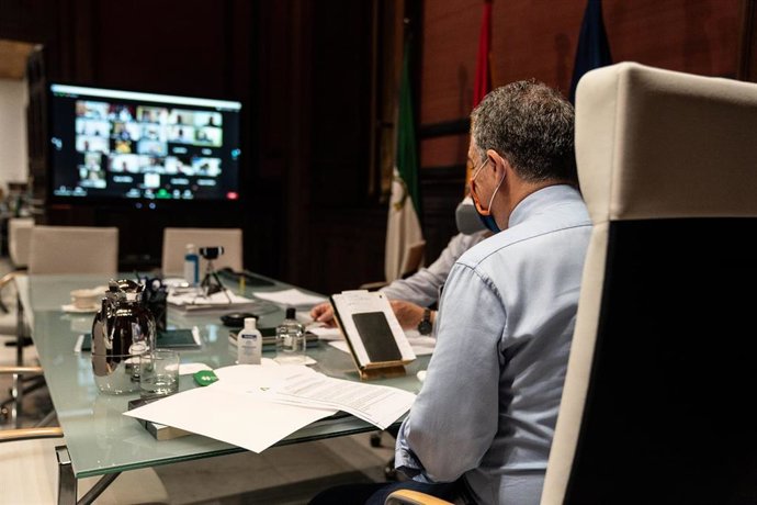 Elías Bendodo participa en una jornada 'online' organizada por el Club de Exportadores de Huelva