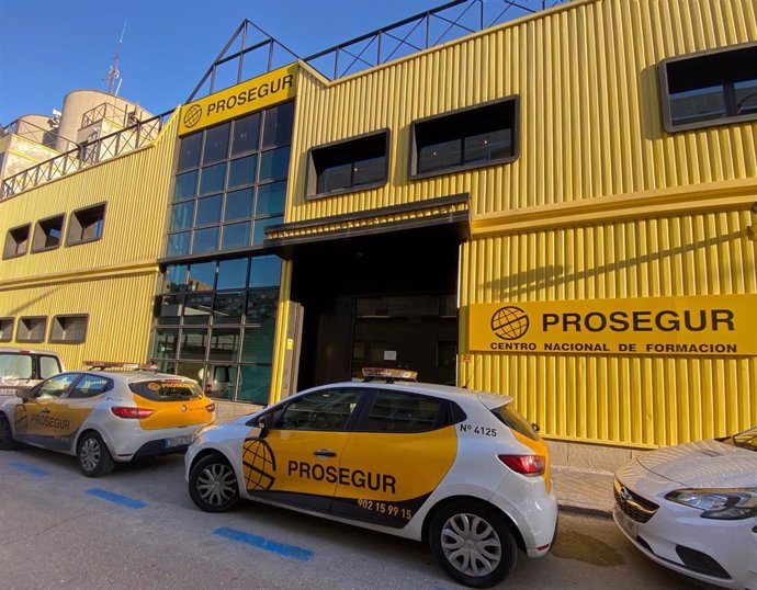 Fachada exterior de una de las sedes de la empresa de seguridad Prosegur, en la Calle Pajaritos, n 24, Madrid (España).