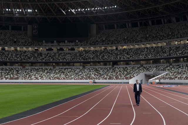 Thomas Bach visita el Estadio Nacional de Tokio