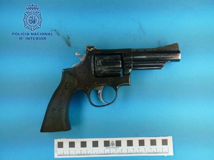 Imagen del revólver.